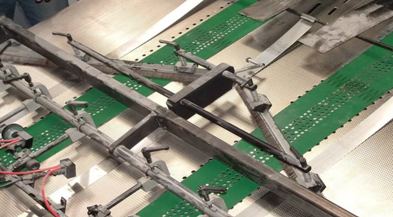 Vacuum transfer belts